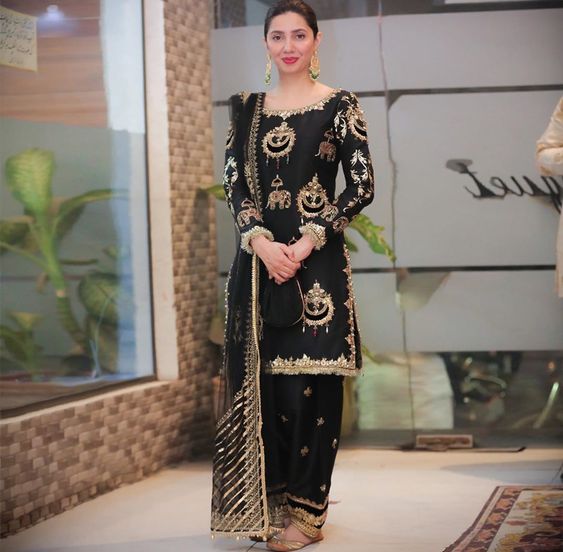 MAHIRA KHAN Chiffon Wedding Suit 2020 - Master Replica Pakistan